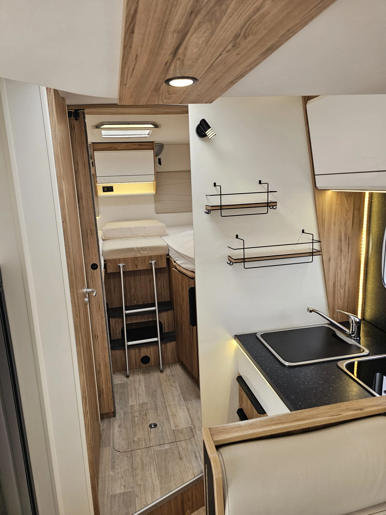  Pilote P 696 EVIDENS | Mobile.bg   11