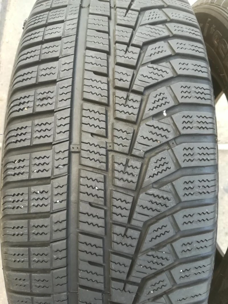 Гуми Зимни 215/65R17, снимка 4 - Гуми и джанти - 33965889