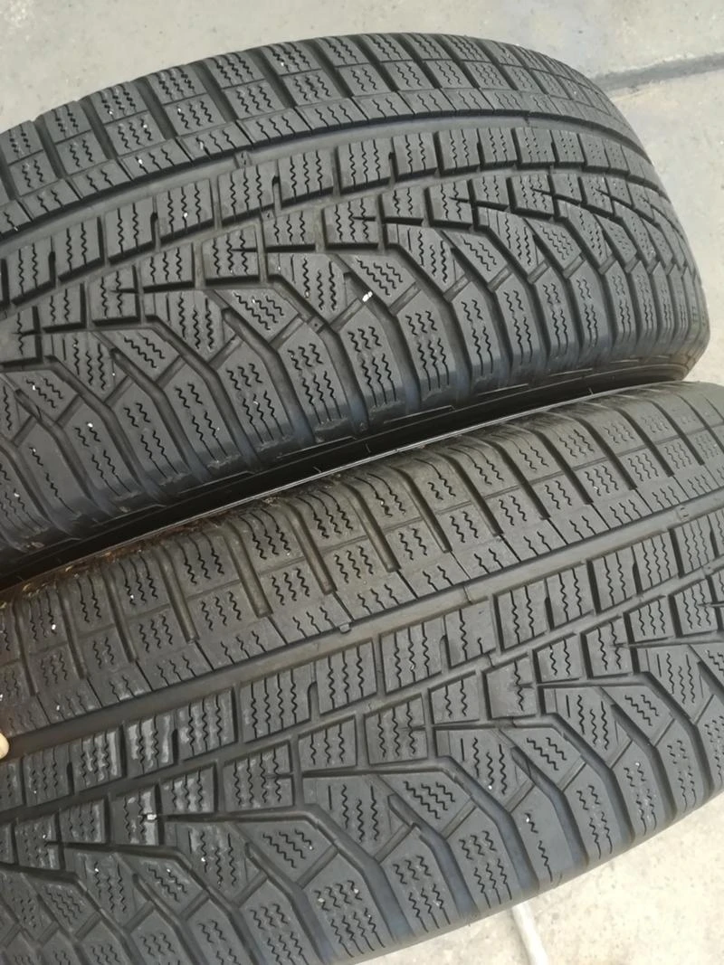 Гуми Зимни 215/65R17, снимка 2 - Гуми и джанти - 33965889