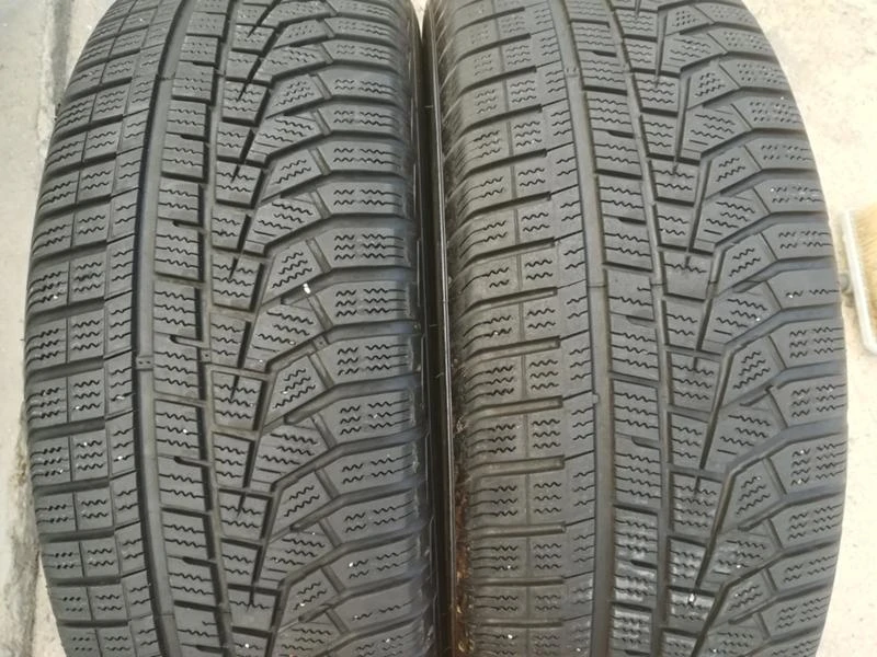 Гуми Зимни 215/65R17, снимка 1 - Гуми и джанти - 33965889