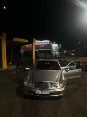  Mercedes-Benz E 220