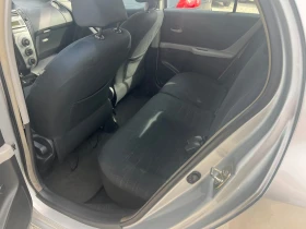 Toyota Yaris 1.3i автоматик, снимка 9