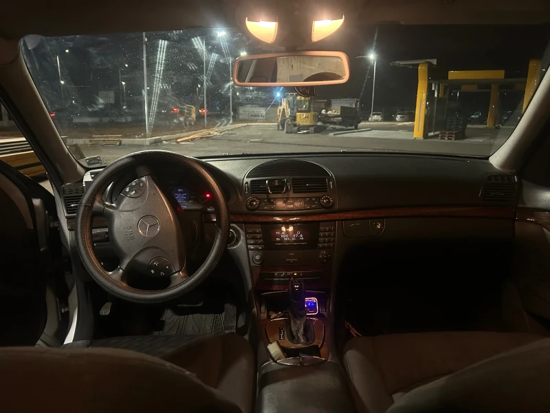 Mercedes-Benz E 220, снимка 7 - Автомобили и джипове - 47905776