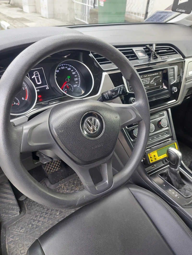 VW Touran 6+ 1, снимка 5 - Автомобили и джипове - 48127843