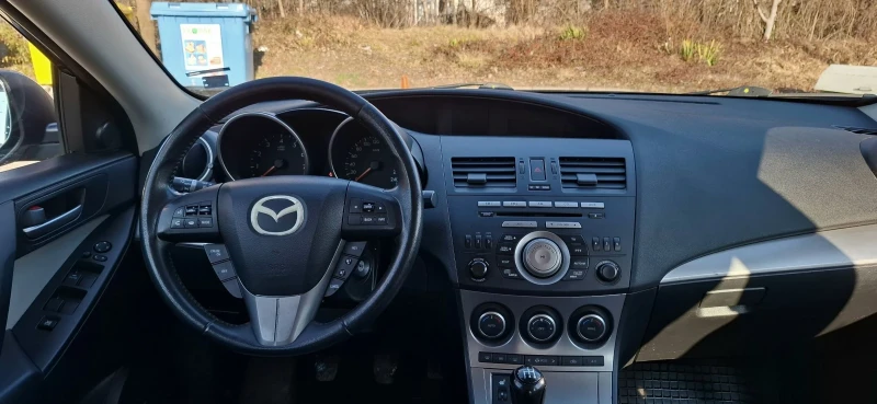 Mazda 3, снимка 9 - Автомобили и джипове - 48649313