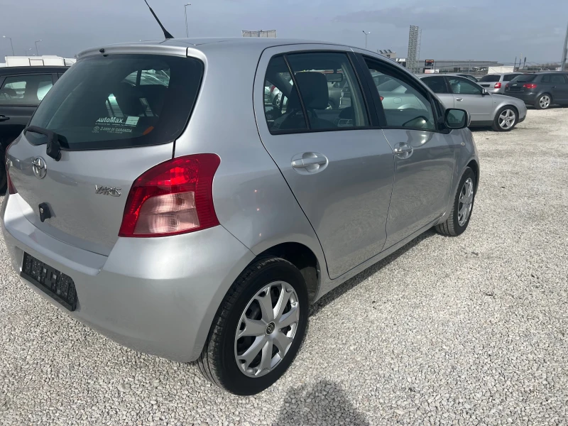 Toyota Yaris 1.3i автоматик, снимка 6 - Автомобили и джипове - 49481627