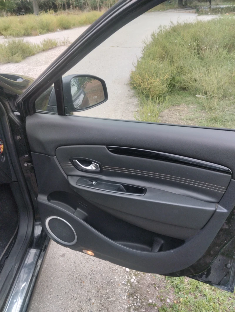 Renault Grand scenic 1.5dci, снимка 6 - Автомобили и джипове - 52875781