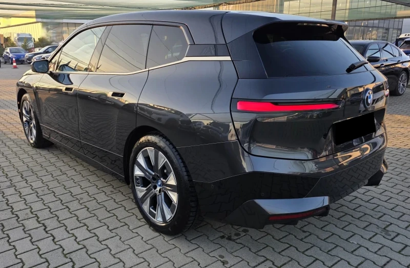 BMW iX xDrive40, снимка 4 - Автомобили и джипове - 52495517