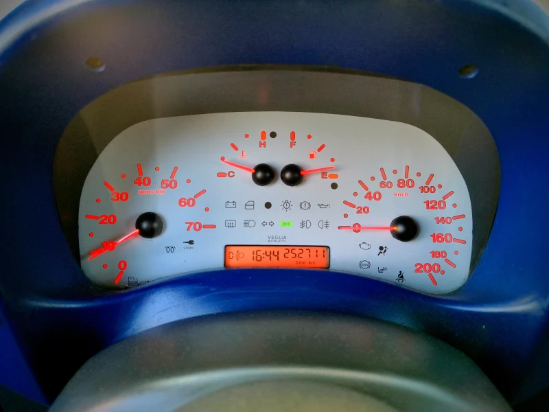 Fiat Doblo 1.9JTD 101к.с. пътническо, снимка 13 - Автомобили и джипове - 53011945