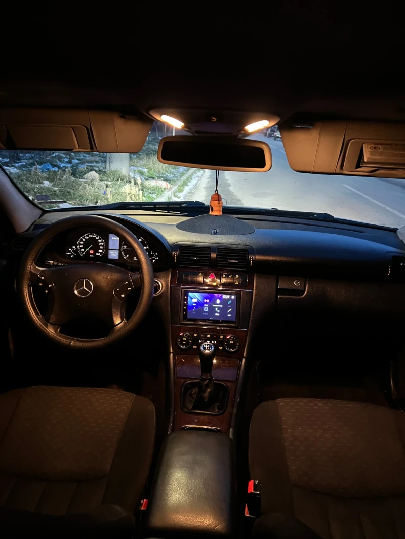 Mercedes-Benz C 220, снимка 7 - Автомобили и джипове - 53181178