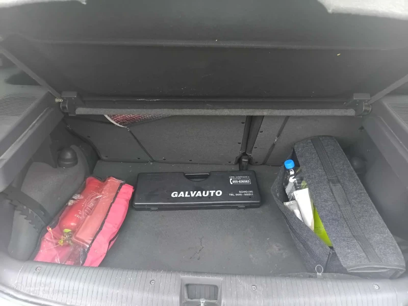 Opel Corsa, снимка 12 - Автомобили и джипове - 53206139