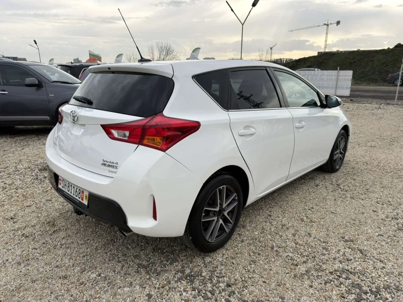 Toyota Auris 1.6 VVT-i, снимка 5 - Автомобили и джипове - 53235248