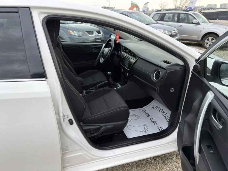 Toyota Auris 1.6 VVT-i, снимка 13 - Автомобили и джипове - 53235248