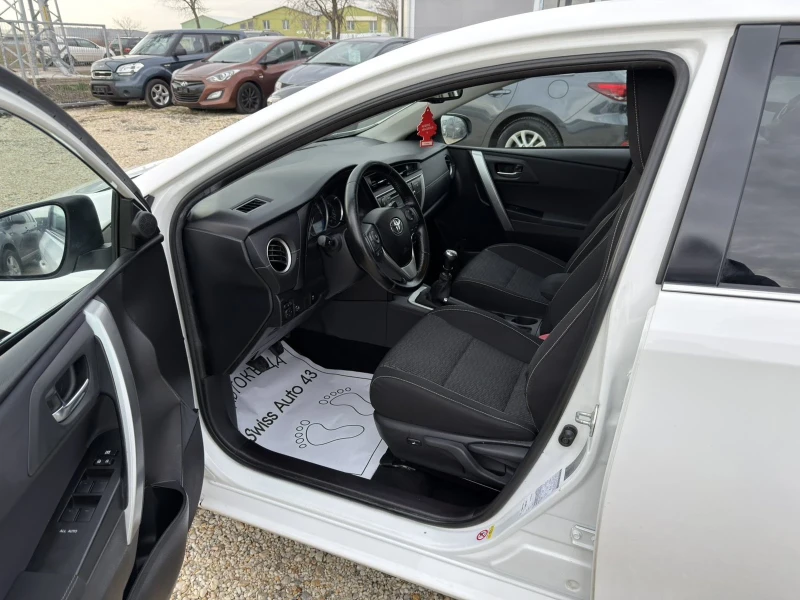 Toyota Auris 1.6 VVT-i, снимка 9 - Автомобили и джипове - 53235248