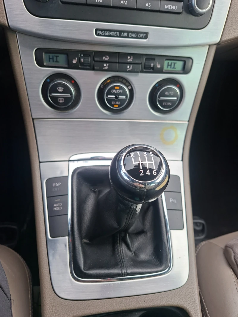 VW Passat, снимка 11 - Автомобили и джипове - 53395638