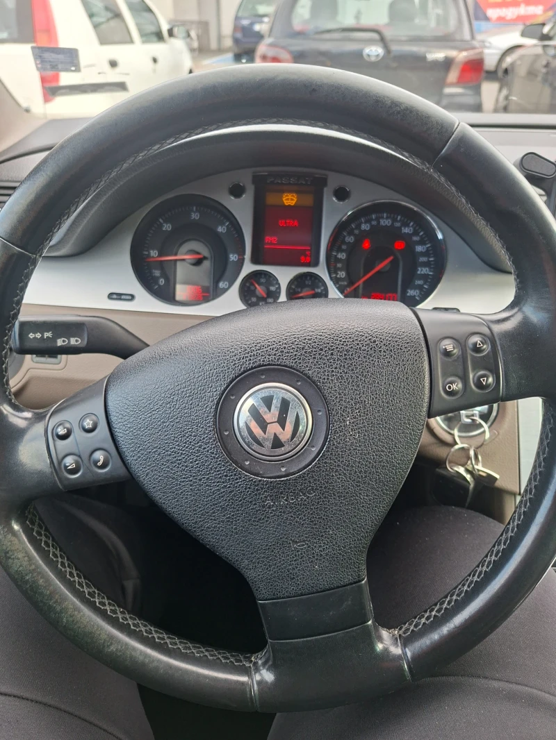 VW Passat, снимка 13 - Автомобили и джипове - 53395638