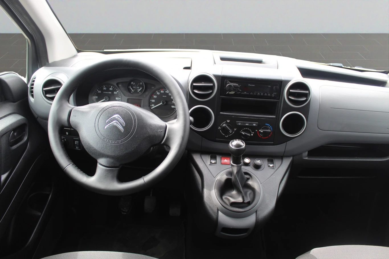 Citroen Berlingo  VP 1.6HDi 75 FAP BVM5 E6/1611R69 - изображение 6