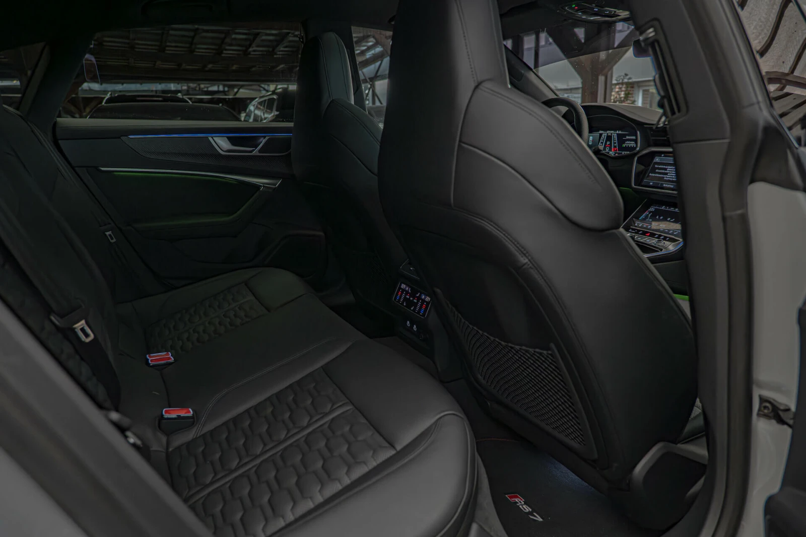 Audi Rs7 4.0TFSI/Sportback/Bang&Olufsen/Камера 360/Обдухван - изображение 9