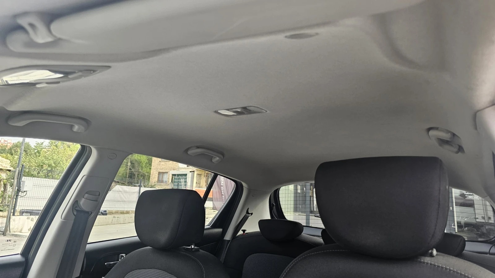 Hyundai I20 1.4i 6SP CH-8БР ГУМИ/ДЖАНТИ-СЕРВИЗНА ИСТ.-ЛИЗИНГ - изображение 9