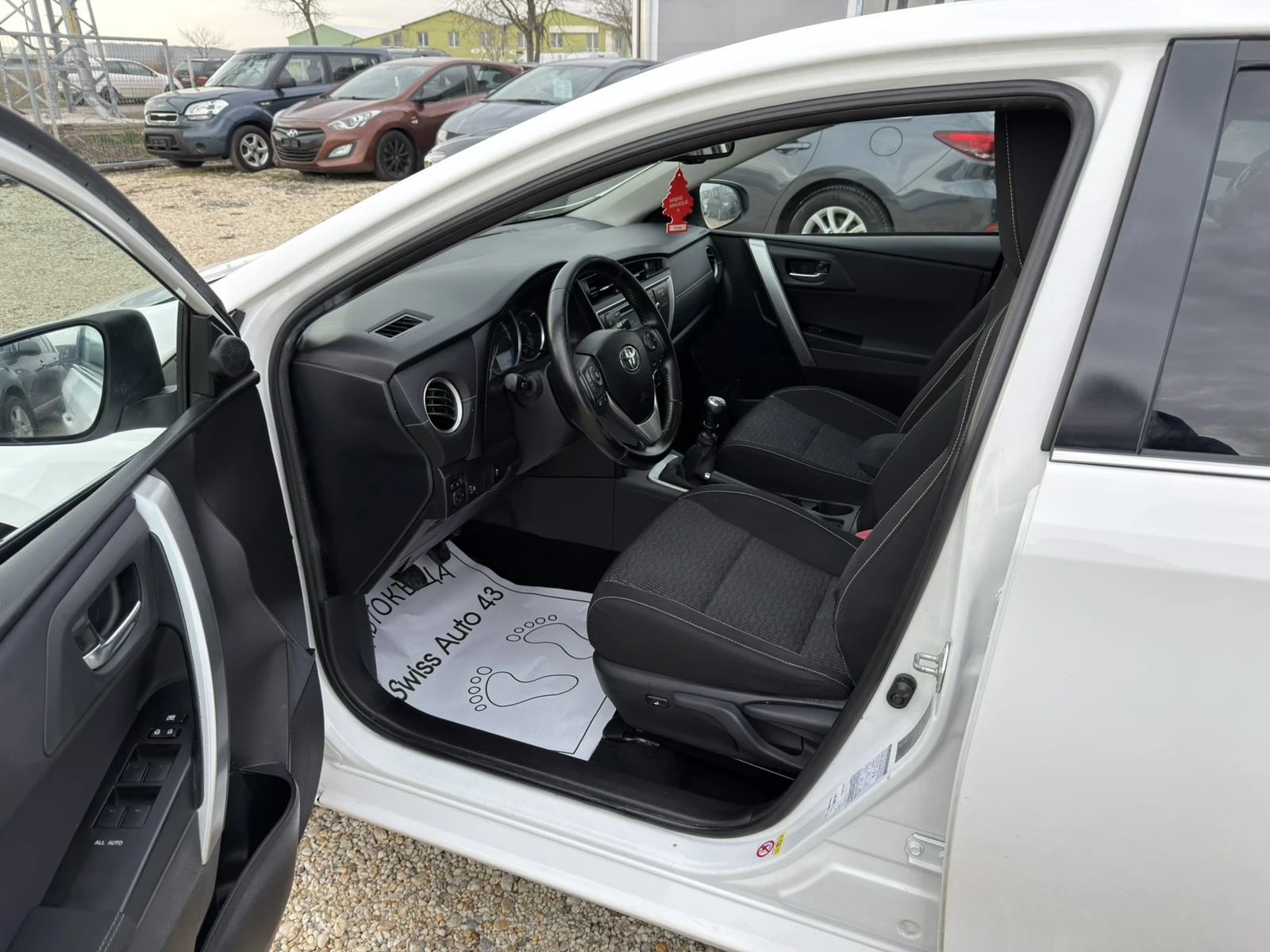 Toyota Auris 1.6 VVT-i - изображение 9