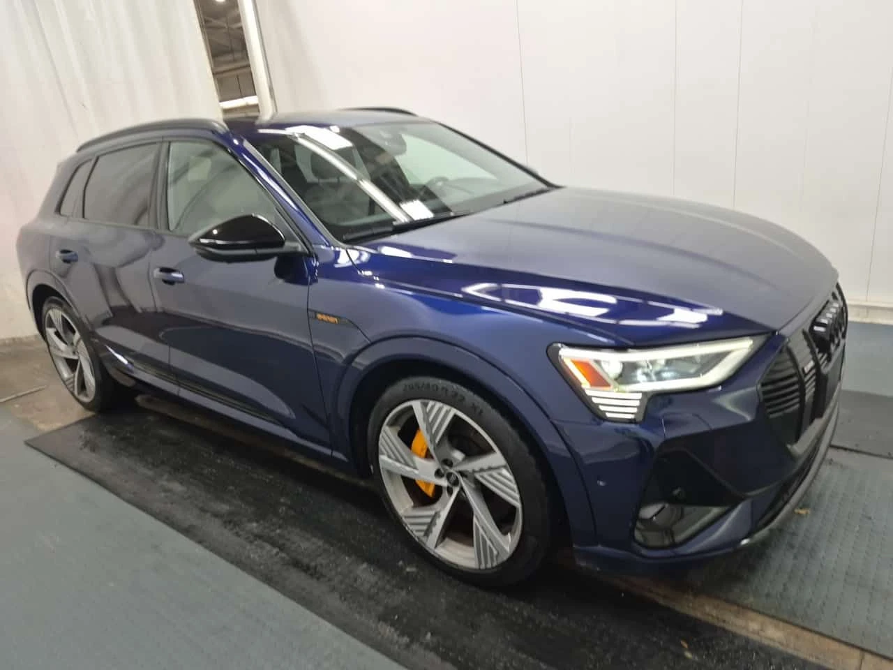 Audi E-Tron TECHNIK/ CARFAX/2 Ключа/Подгрев/Обдух/Панорама, снимка 2 - Автомобили и джипове - 53729684