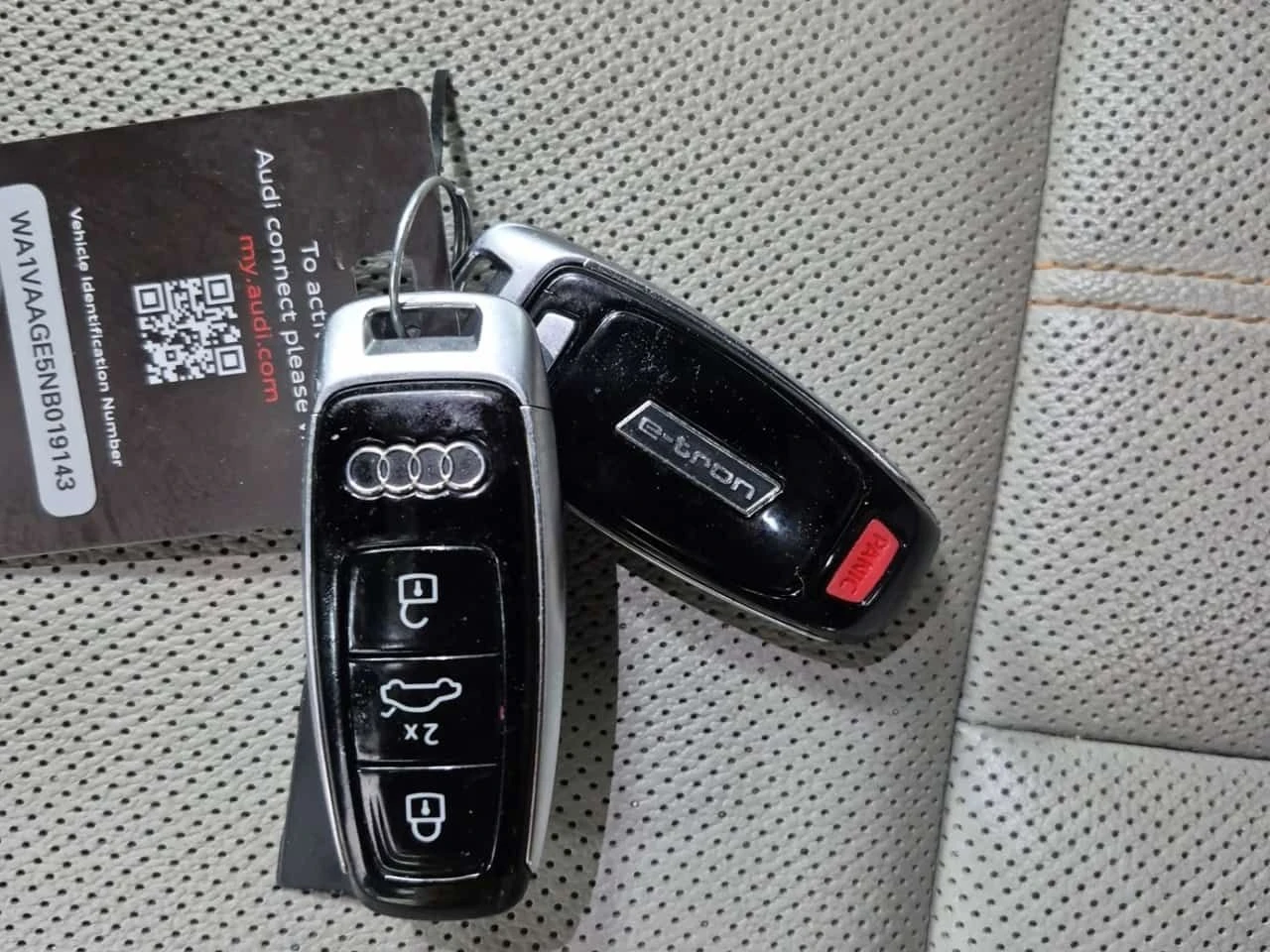 Audi E-Tron TECHNIK/ CARFAX/2 Ключа/Подгрев/Обдух/Панорама, снимка 8 - Автомобили и джипове - 53729684