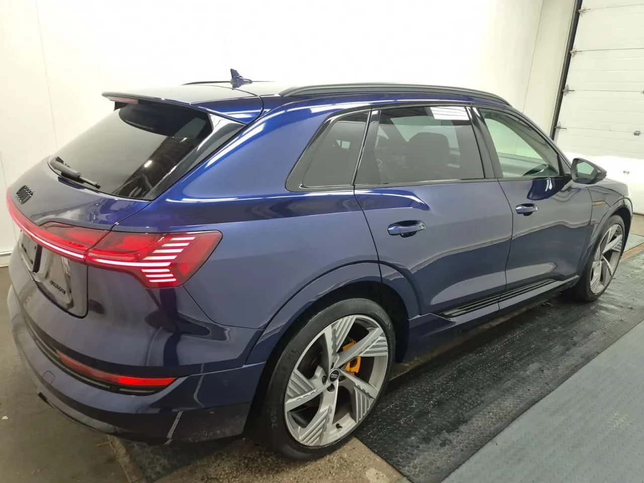 Audi E-Tron TECHNIK/ CARFAX/2 Ключа/Подгрев/Обдух/Панорама, снимка 3 - Автомобили и джипове - 53729684