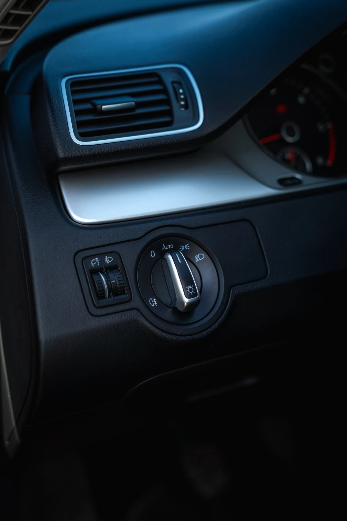 VW Passat, снимка 14 - Автомобили и джипове - 53851607