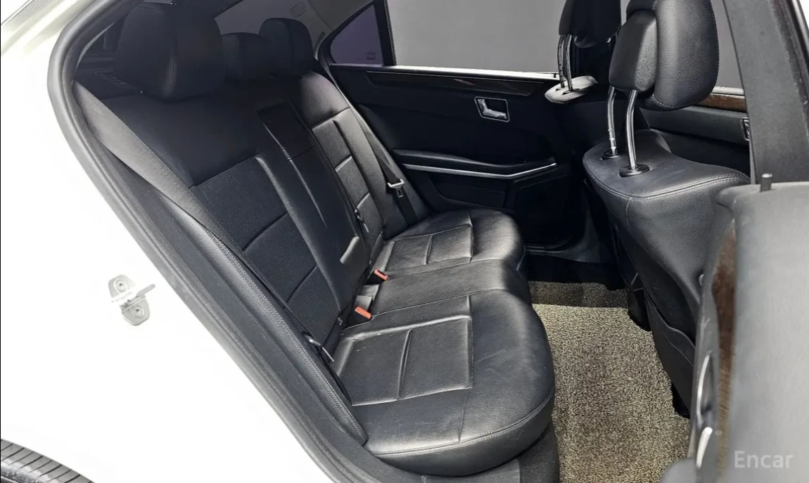 Mercedes-Benz E 200 w213 facelift AMG ПАКЕТ, снимка 14 - Автомобили и джипове - 54681738