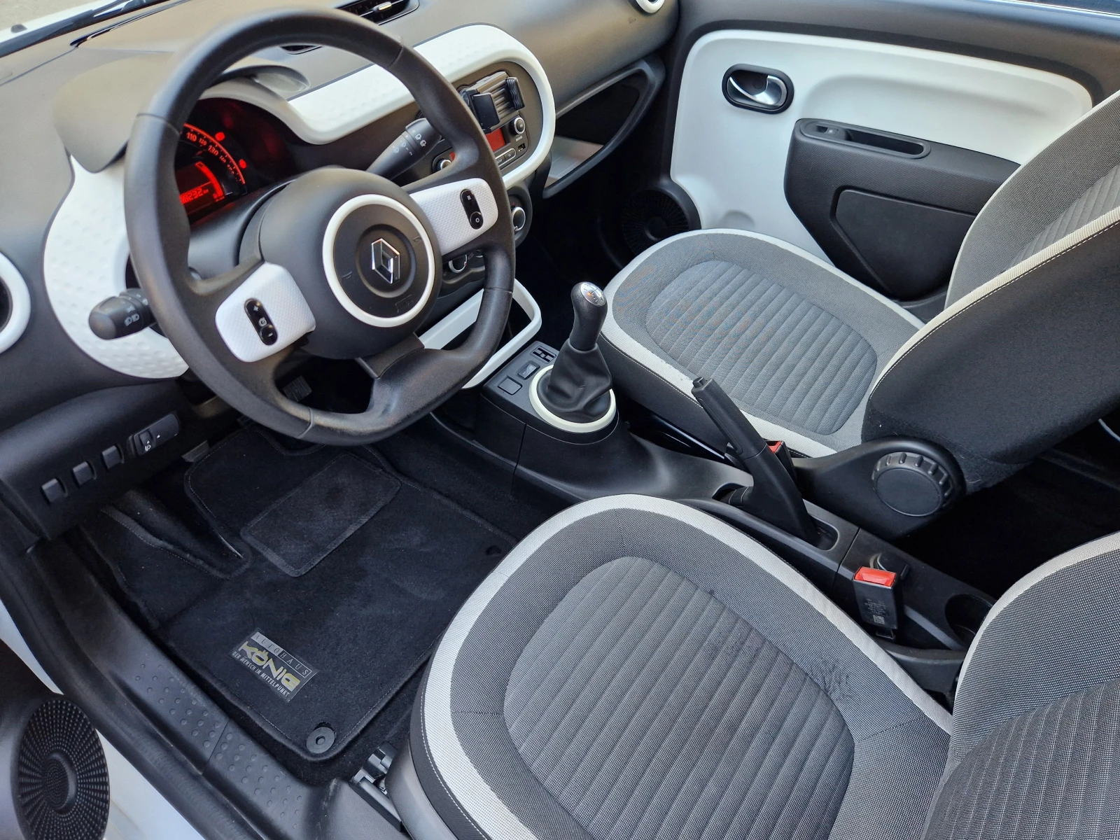 Renault Twingo 1.0 SCe, снимка 11 - Автомобили и джипове - 54756119