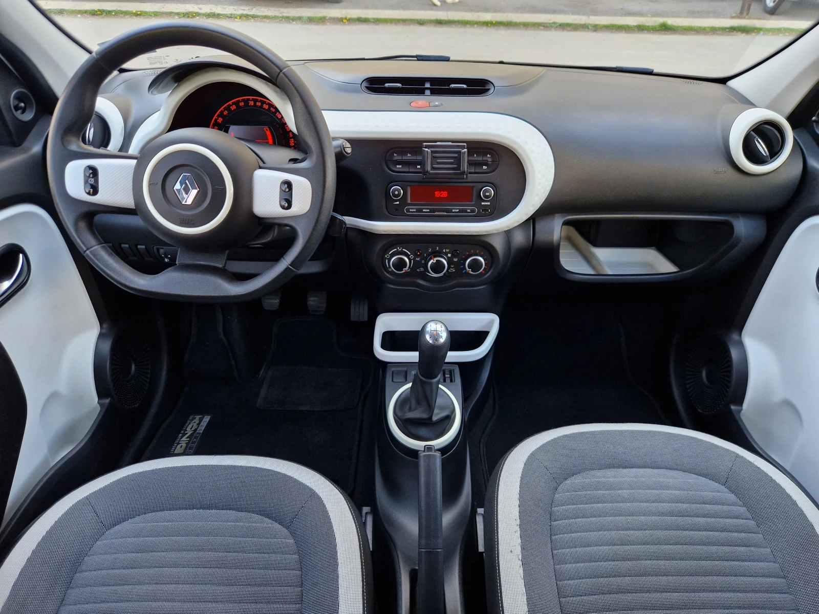 Renault Twingo 1.0 SCe, снимка 12 - Автомобили и джипове - 54756119