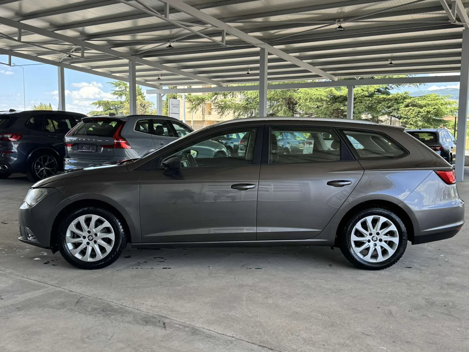 Seat Leon 1.4* 110ps* МЕТАН* АВТОМАТ* НАВИ, снимка 2 - Автомобили и джипове - 54977011