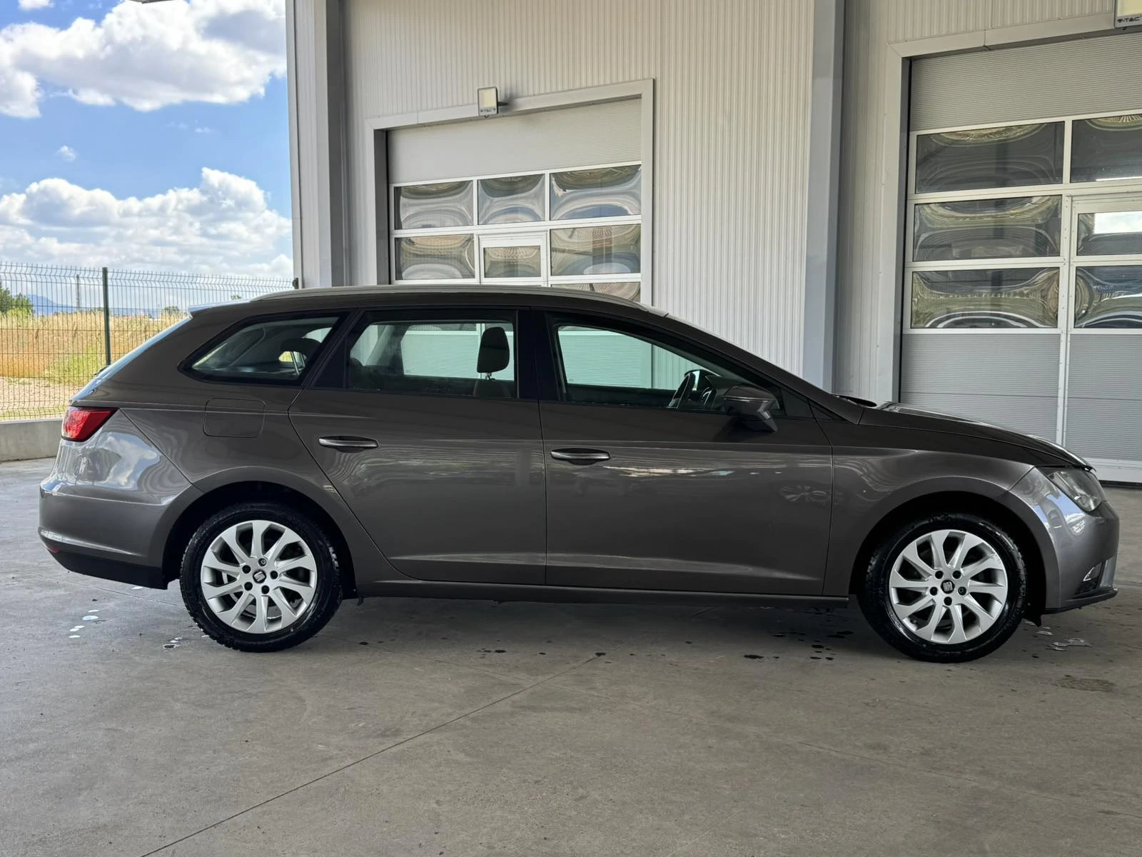Seat Leon 1.4* 110ps* МЕТАН* АВТОМАТ* НАВИ, снимка 6 - Автомобили и джипове - 54977011