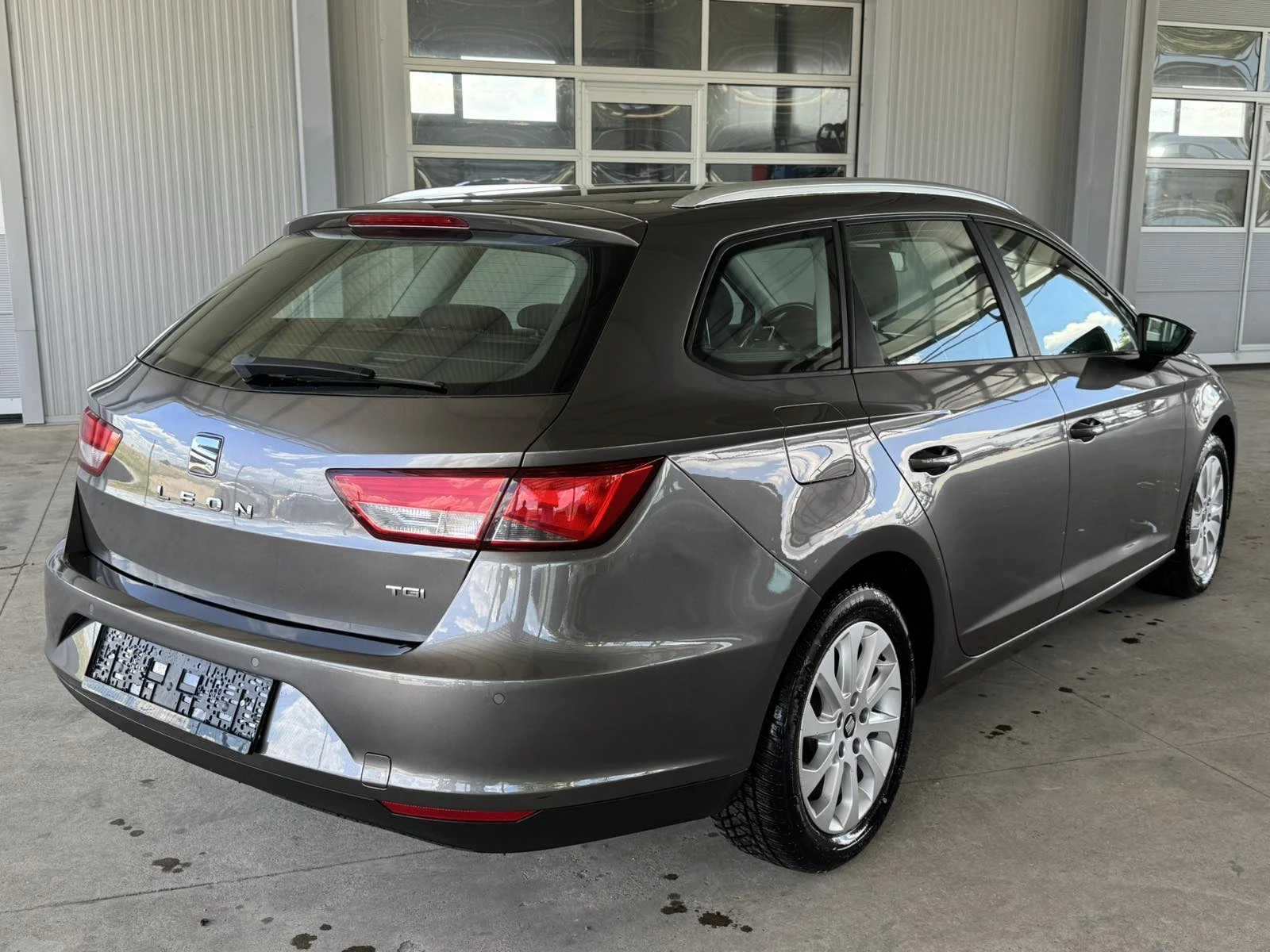 Seat Leon 1.4* 110ps* МЕТАН* АВТОМАТ* НАВИ, снимка 5 - Автомобили и джипове - 54977011