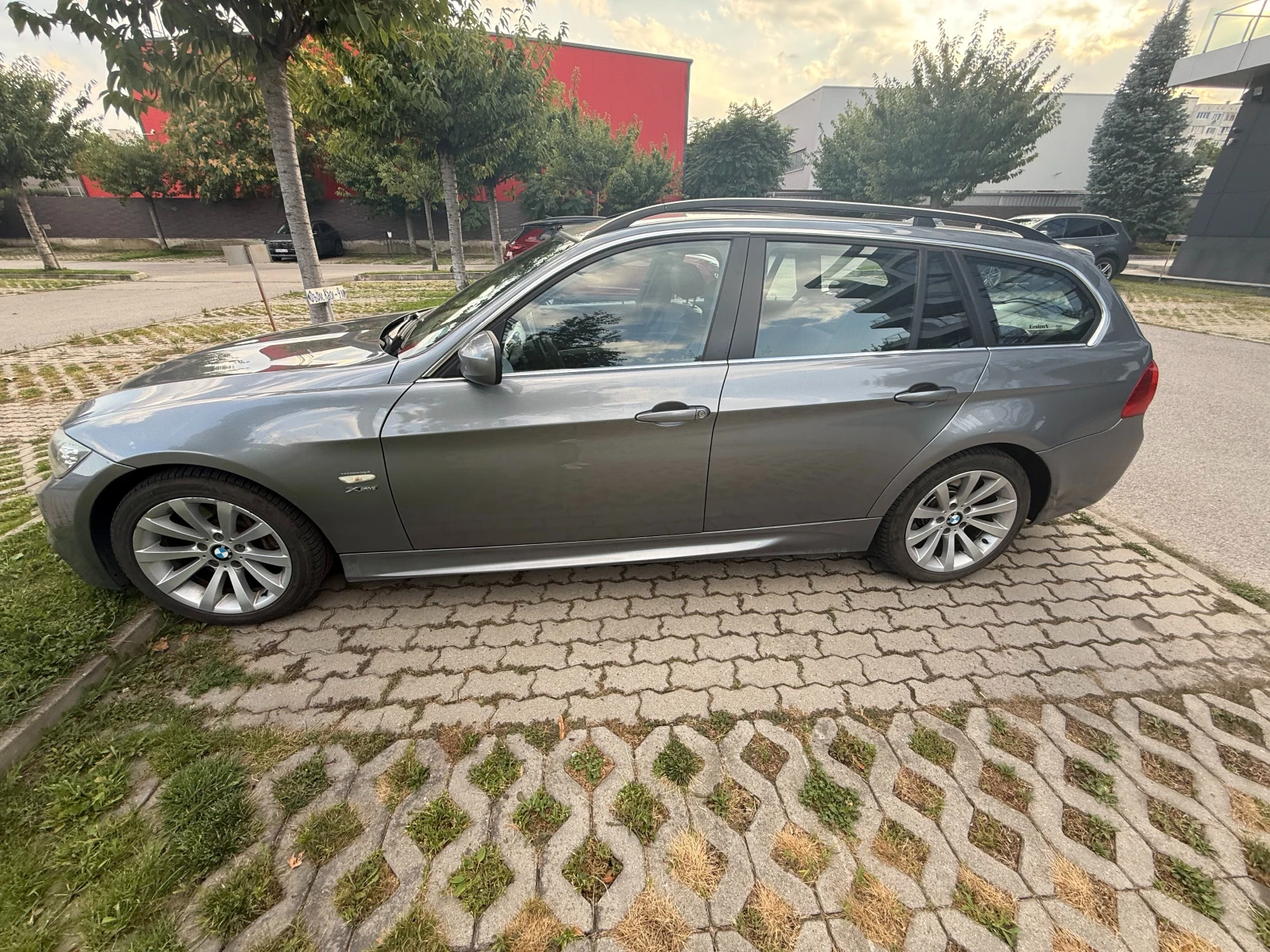 BMW 330 Xdrive, снимка 3 - Автомобили и джипове - 55692069