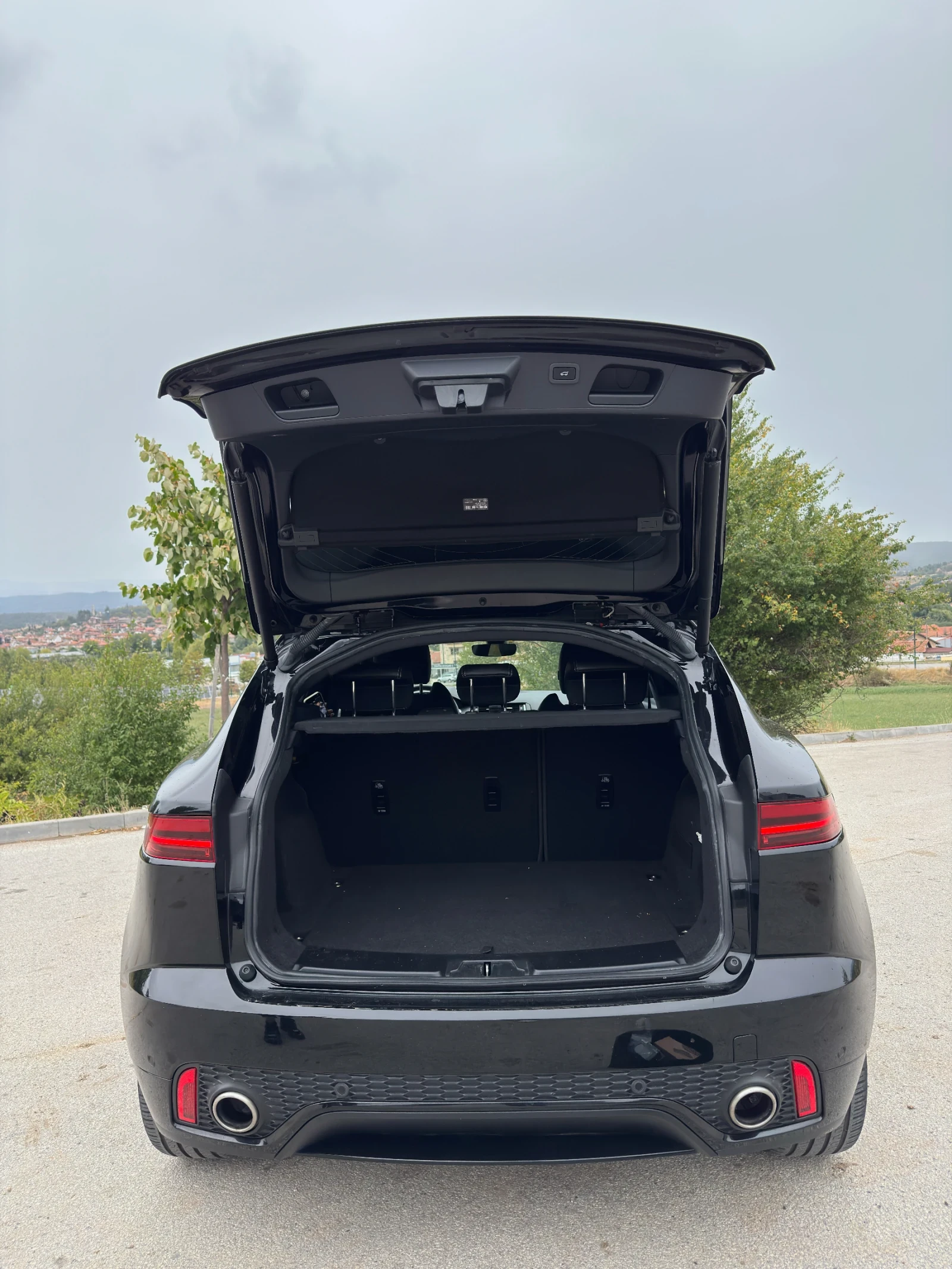 Jaguar E-pace R-Dynamic, снимка 5 - Автомобили и джипове - 56238308