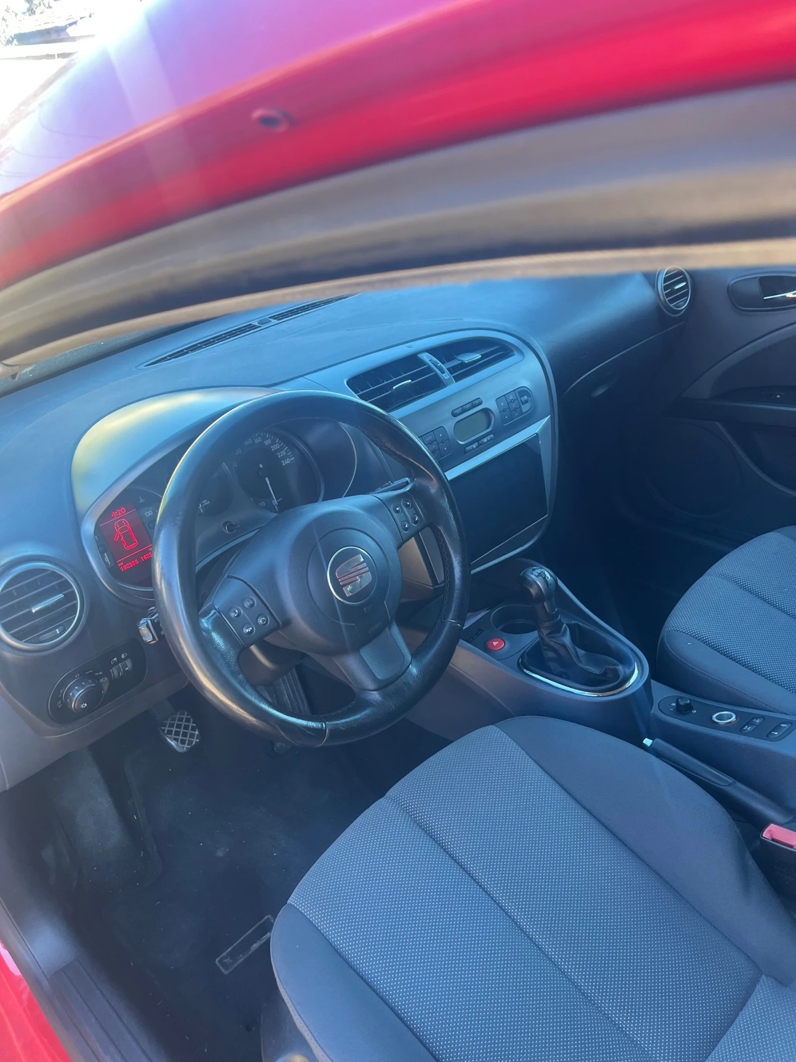 Seat Leon 1.9 TDI 105, снимка 5 - Автомобили и джипове - 56347001
