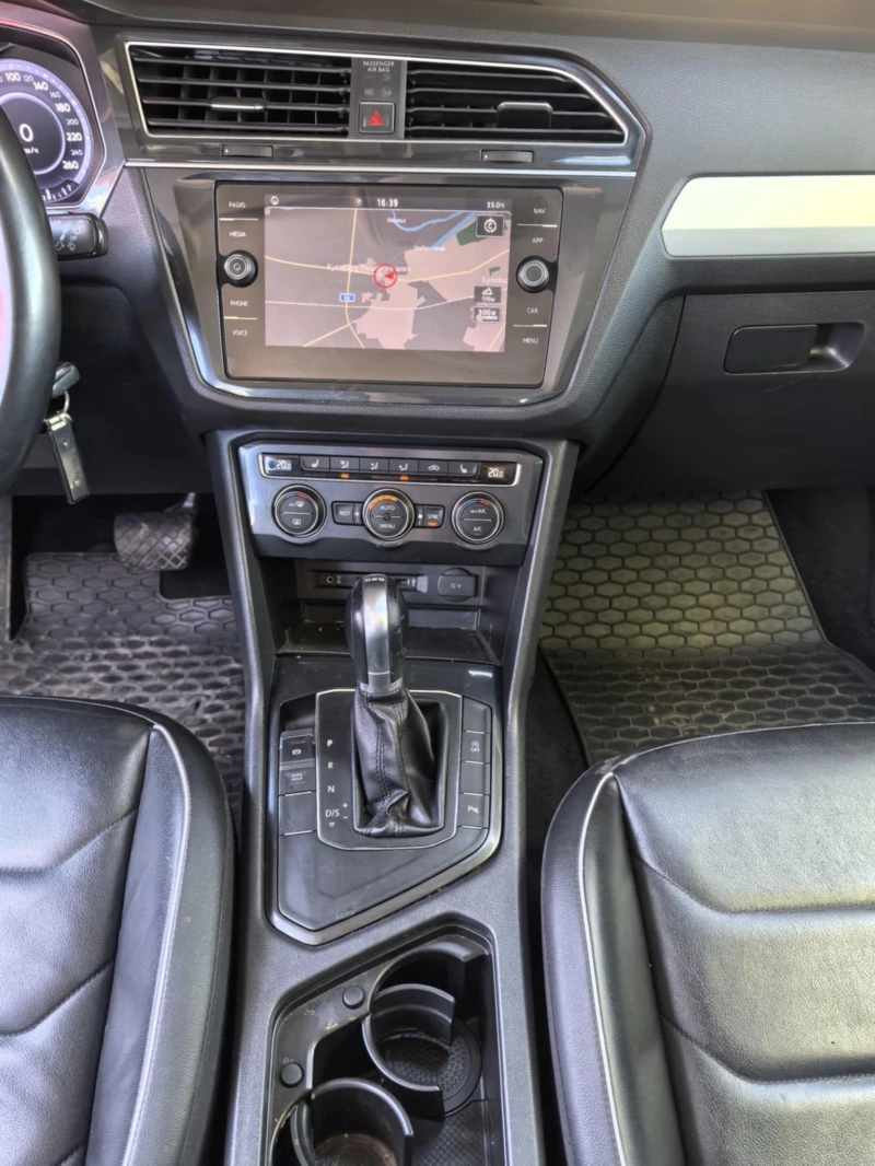 VW Tiguan 2.0tdi, снимка 11 - Автомобили и джипове - 51367836