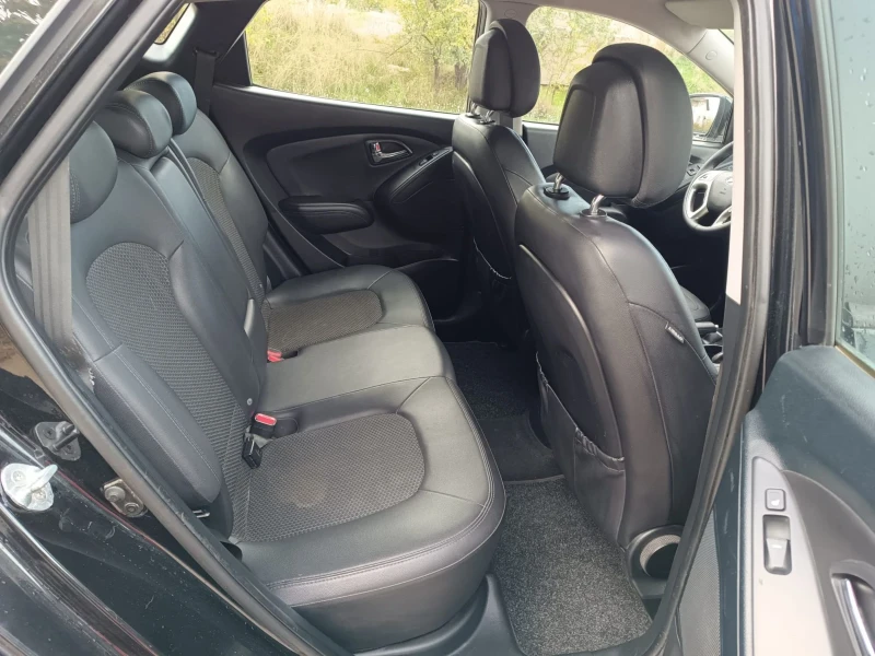 Hyundai IX35 1.7CRDI Кожа Подгрев, снимка 9 - Автомобили и джипове - 52362618