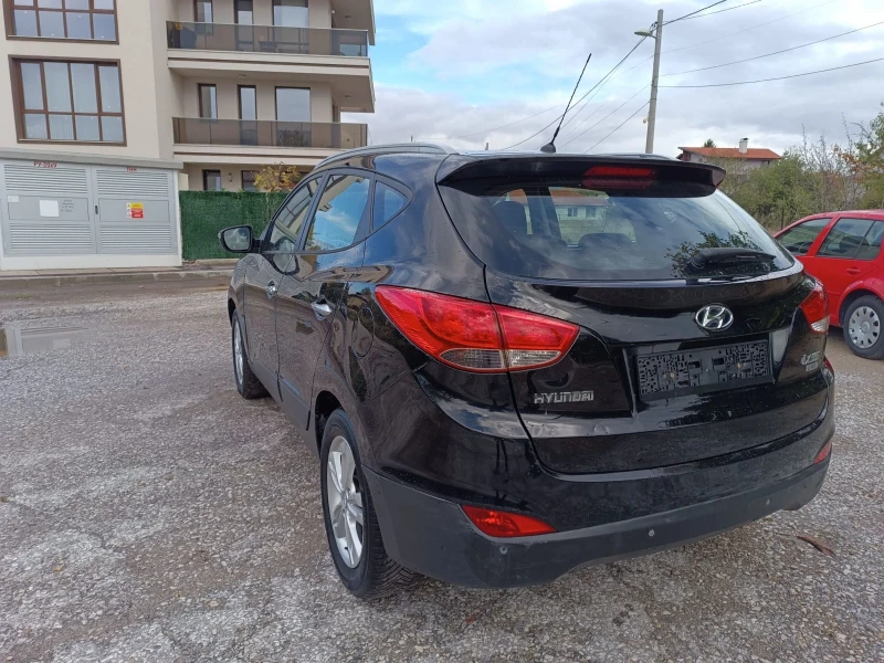 Hyundai IX35 1.7CRDI Кожа Подгрев, снимка 5 - Автомобили и джипове - 52362618