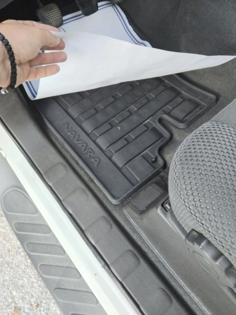 Nissan Navara 2.5 DCI, снимка 11 - Автомобили и джипове - 52492718