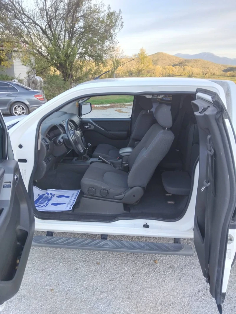 Nissan Navara 2.5 DCI, снимка 5 - Автомобили и джипове - 52492718