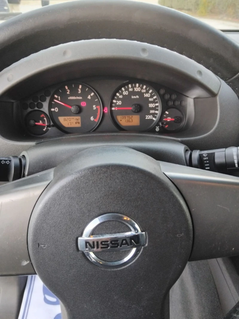 Nissan Navara 2.5 DCI, снимка 10 - Автомобили и джипове - 52492718