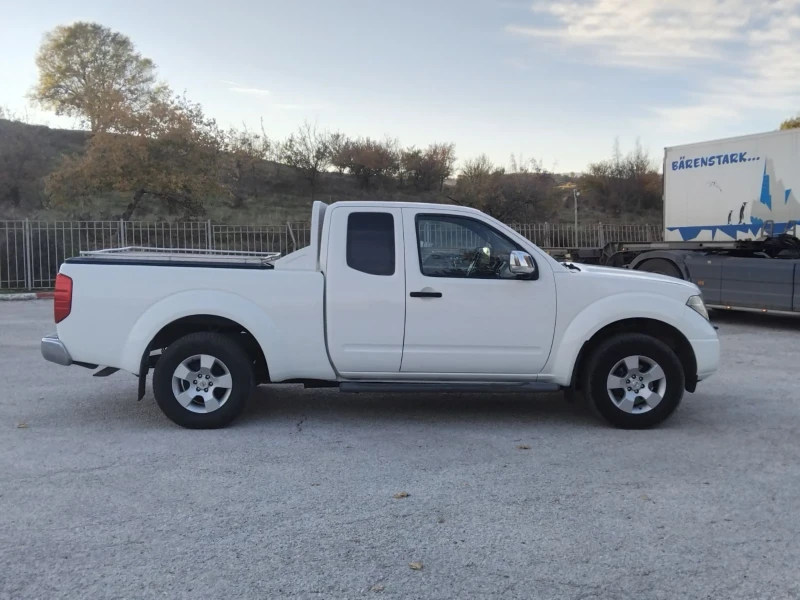 Nissan Navara 2.5 DCI, снимка 4 - Автомобили и джипове - 52492718