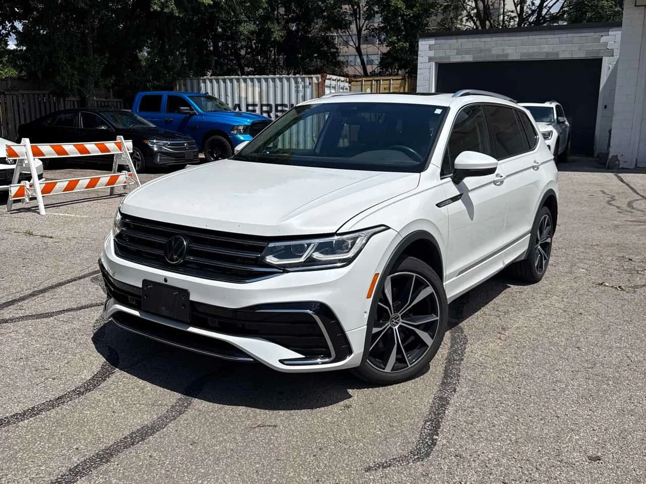 VW Tiguan  Highline R Line / PANO / MEMORY / Fender / ОБДУХ