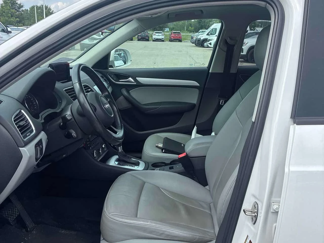 Audi Q3 * Technik * ЛИЦЕНЗИРАН ДИЛЪР * CARFAX, снимка 12 - Автомобили и джипове - 55593443