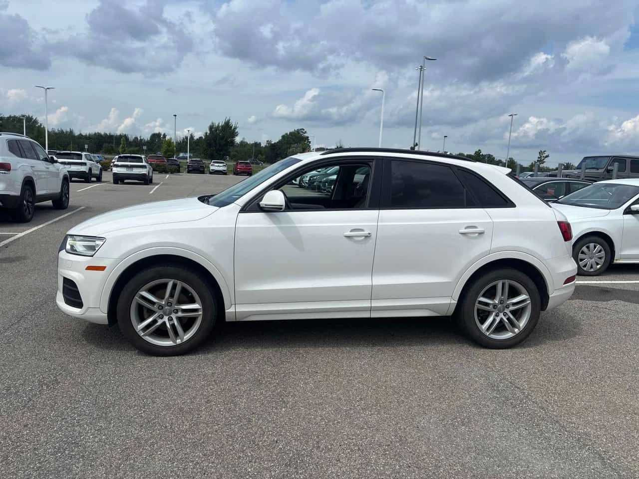 Audi Q3 * Technik * ЛИЦЕНЗИРАН ДИЛЪР * CARFAX, снимка 2 - Автомобили и джипове - 55593443