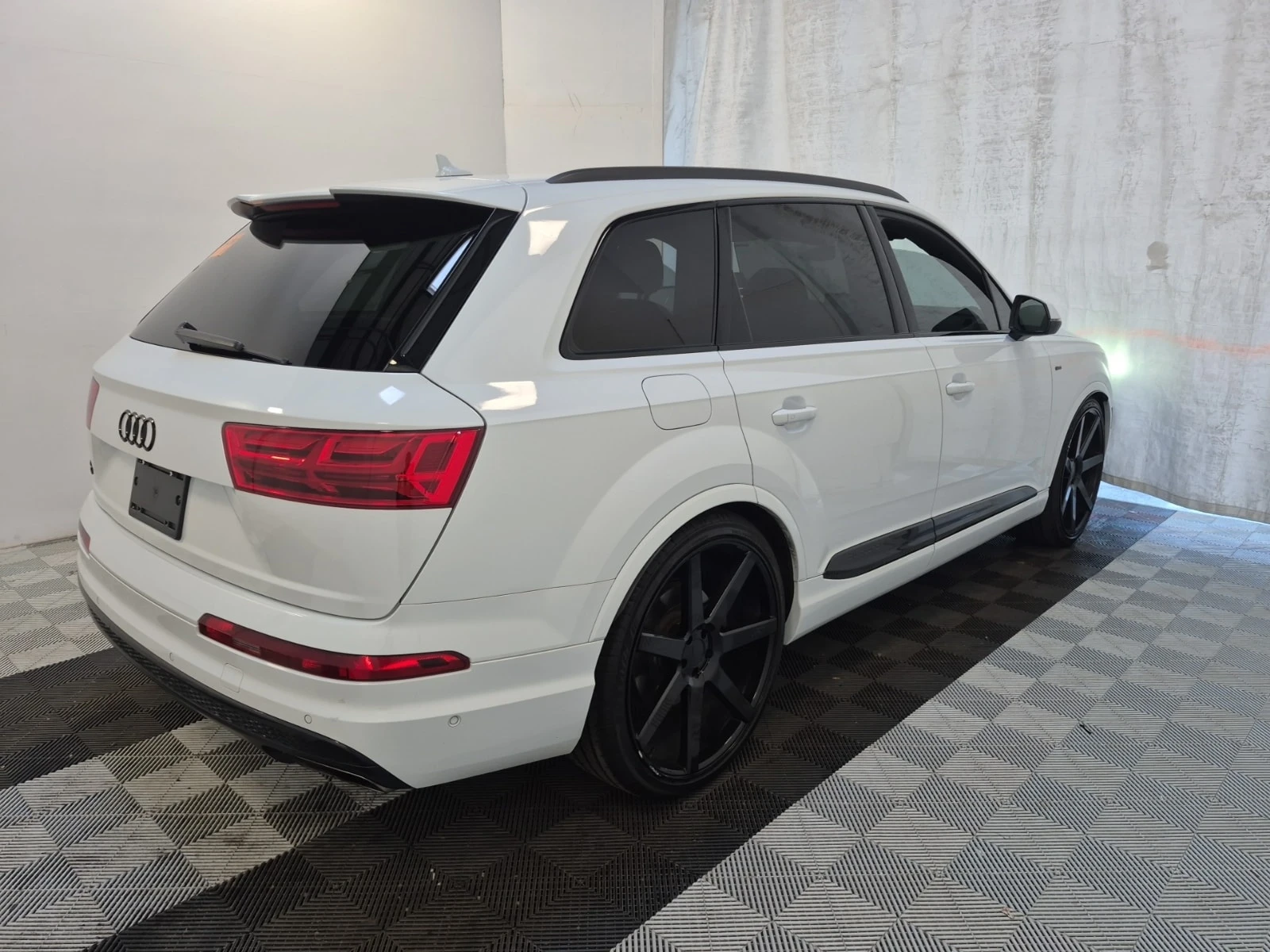 Audi Q7 TECHNIK/CARFAX/ДИСТРОНИК/360/МАТРИКС/ОБДУХ/, снимка 3 - Автомобили и джипове - 56075463