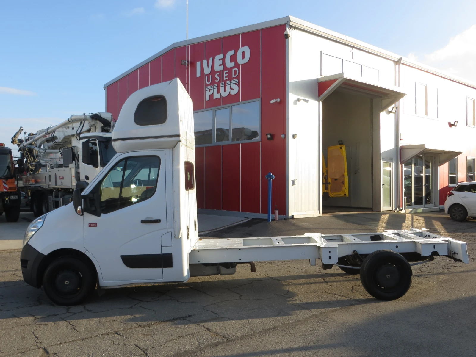 Renault Master 2.3 DCI ШАСИ-КАБИНА - изображение 2