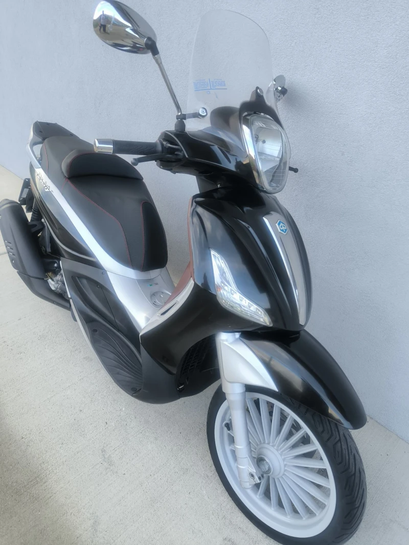Piaggio Beverly 300 ie, ABS/ASR, 32.347 km., снимка 9 - Мотоциклети и мототехника - 52368213